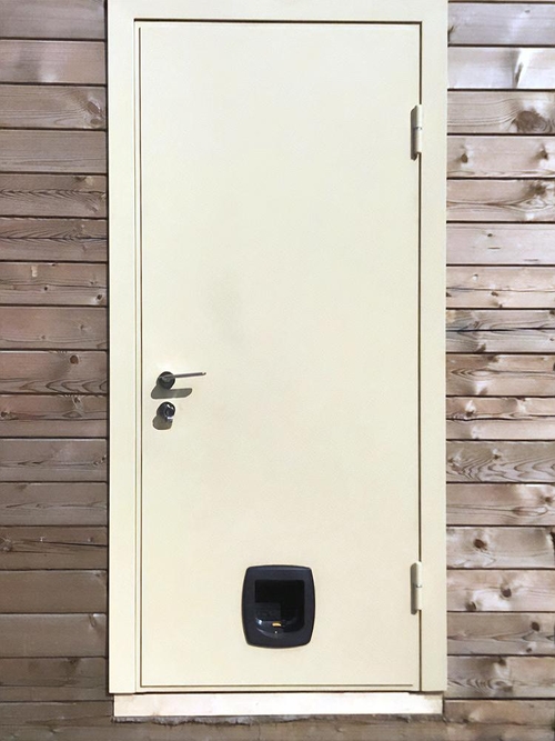 Дверь с окошком для животных Дверь с окошком для животных