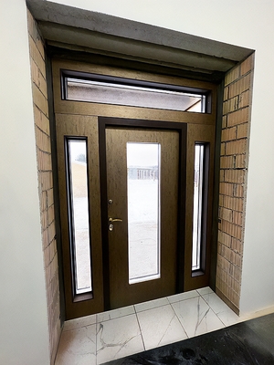 Входная группа с остеклением Входная группа с остеклением